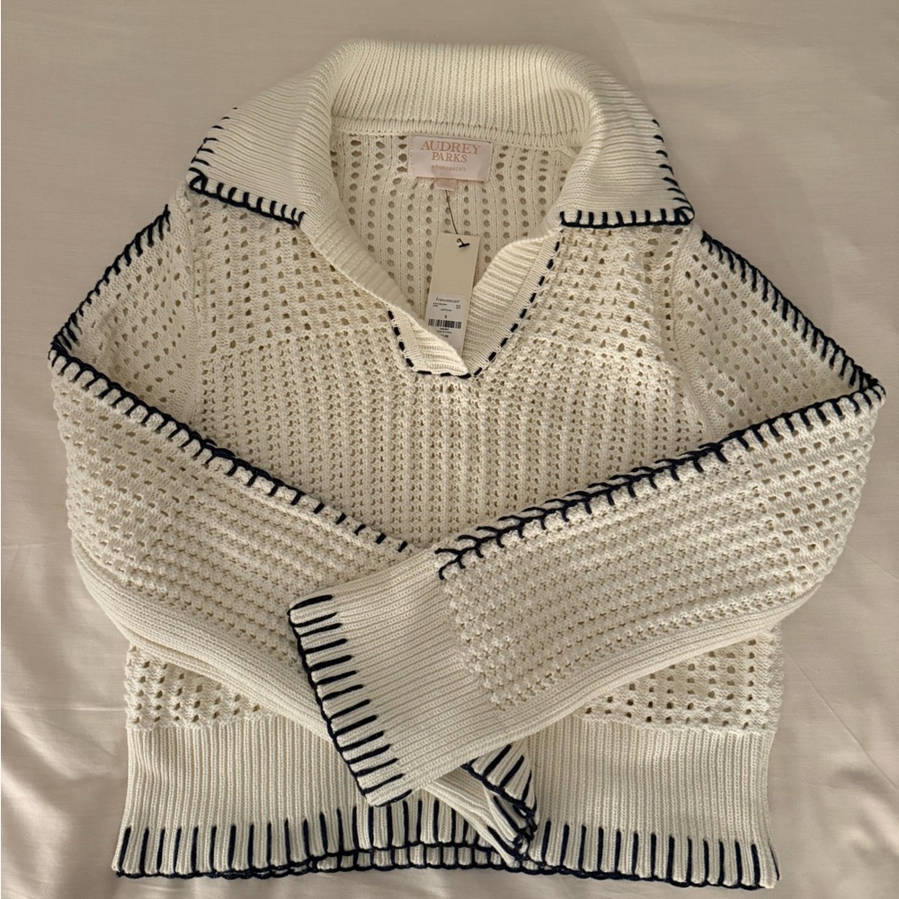 LAST CHANCE Francesca's Collections White V-Neck Sweater with Black Trim